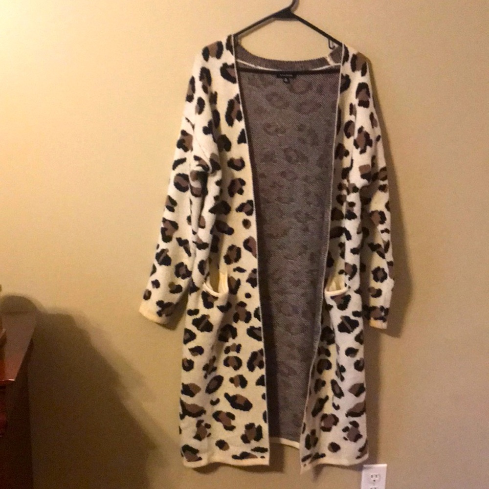 Long sweater cardigan with animal print